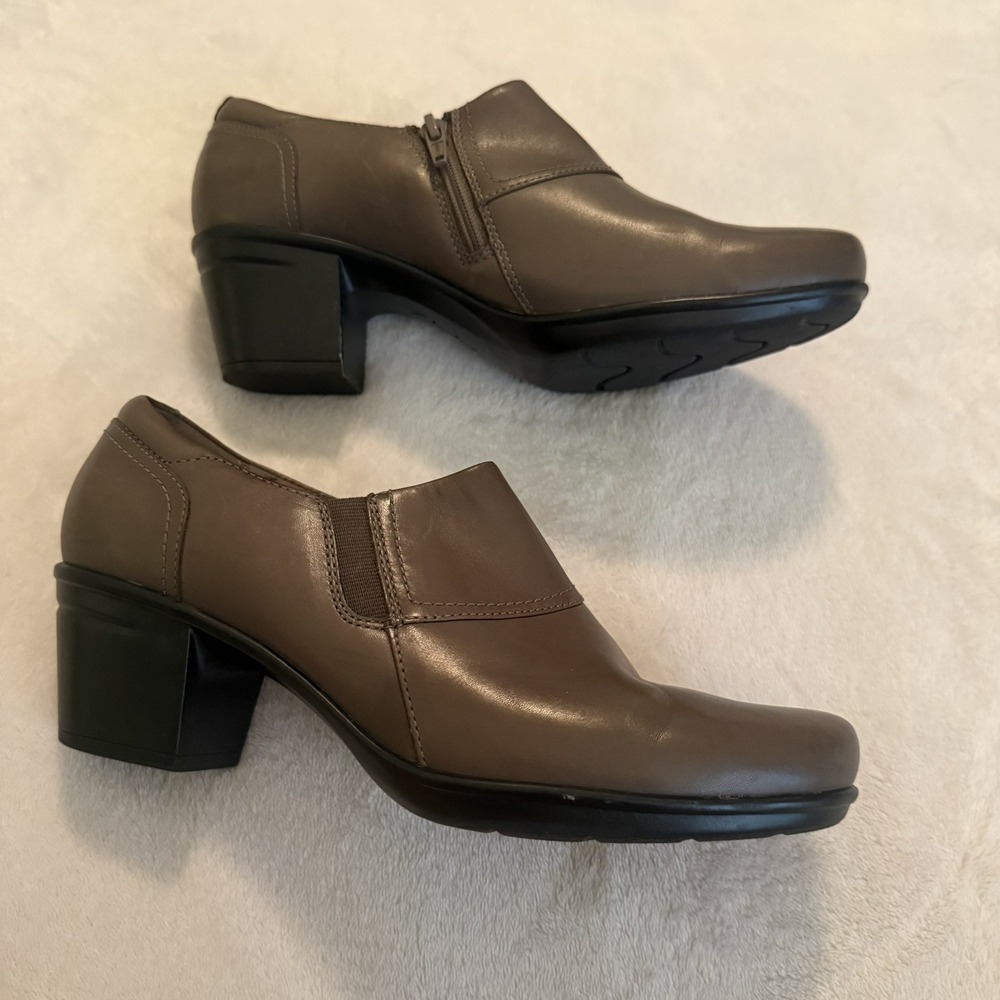 Clarks Collection Ultimate Comfort Taupe Brown Ankle Booties Women's Size 8.5